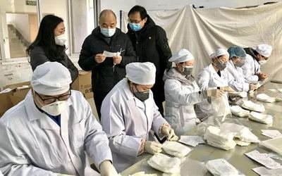 广西柳州企业青年助力疫情防控阻击战 无纺布研发的先锋力量